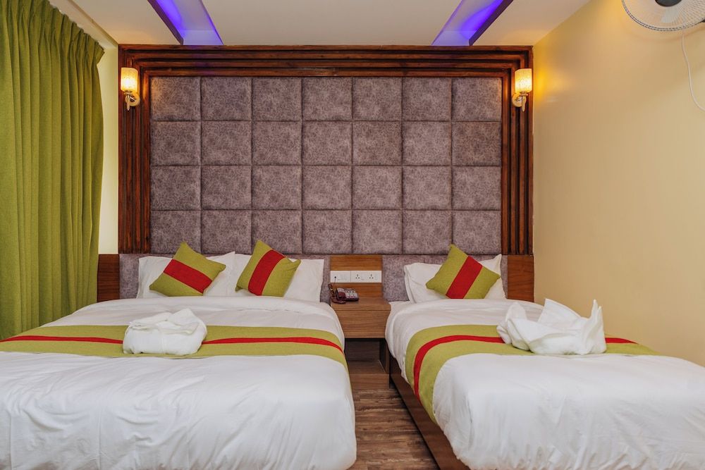 Hotel Royal Airport Deluxe Double or Twin Room, Mountain View 2