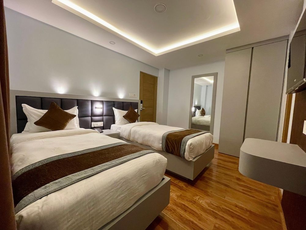 Hotel Alleyway Express