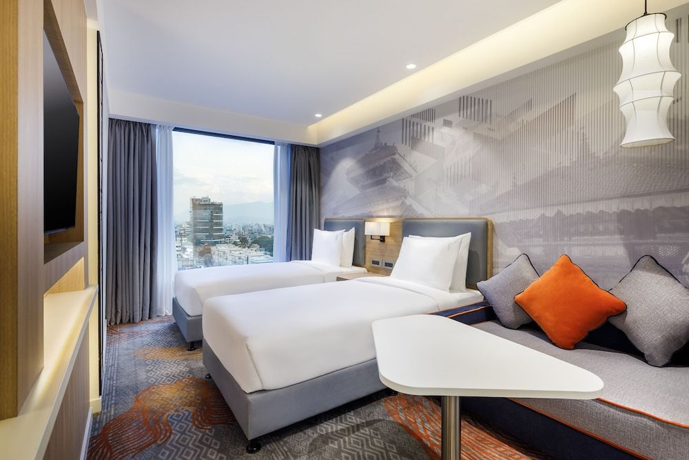 Holiday Inn Express Kathmandu Naxal by IHG Standard Room, 2 Twin Beds, Mountain View 3