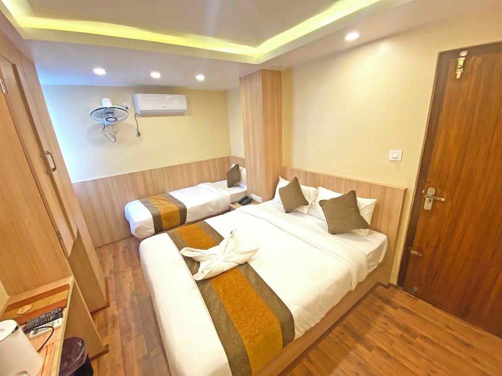 Hotel Airport Gurkha Deluxe Double or Twin Room, City View 7