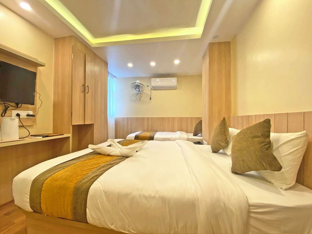 Hotel Airport Gurkha Deluxe Double or Twin Room, City View 12