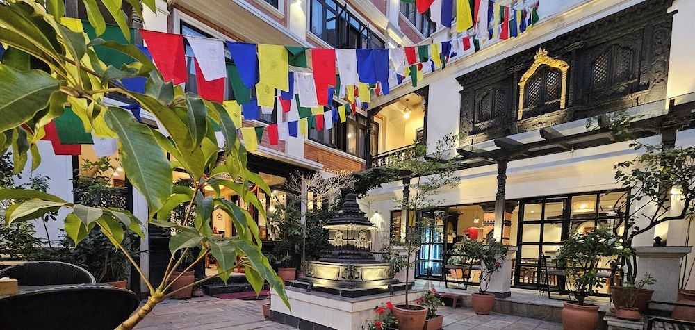Central Courtyard - Heritage Hötel & Artisan Café