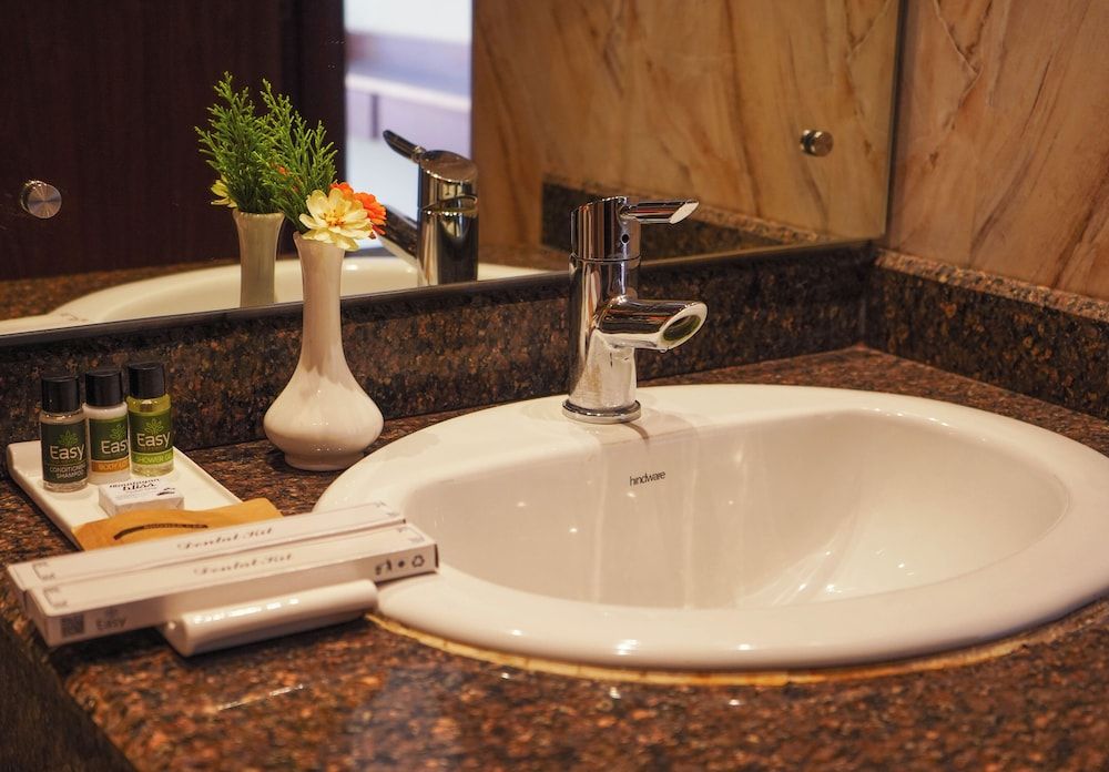 Temple Himalaya Hotel & Spa Deluxe Double or Twin Room, Balcony, Lake View 10