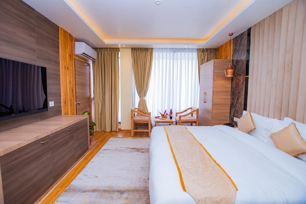 Temple Himalaya Hotel & Spa Deluxe Double or Twin Room, Balcony, Lake View 7