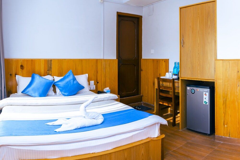 Roamers Inn - Hostel Standard Double Room 4