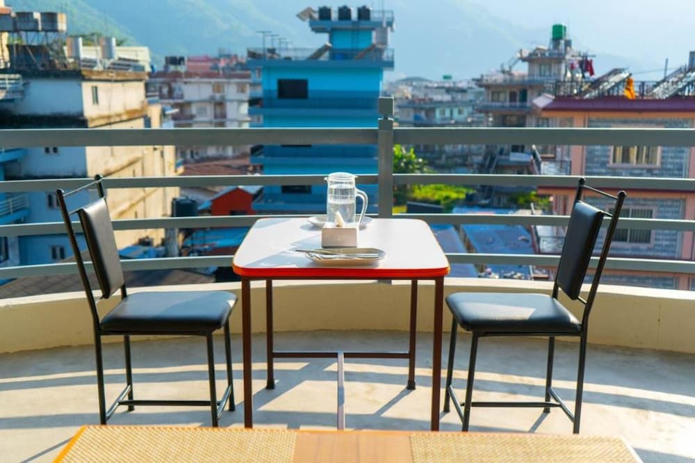 Hotel Pokhara Suites Deluxe Room 4