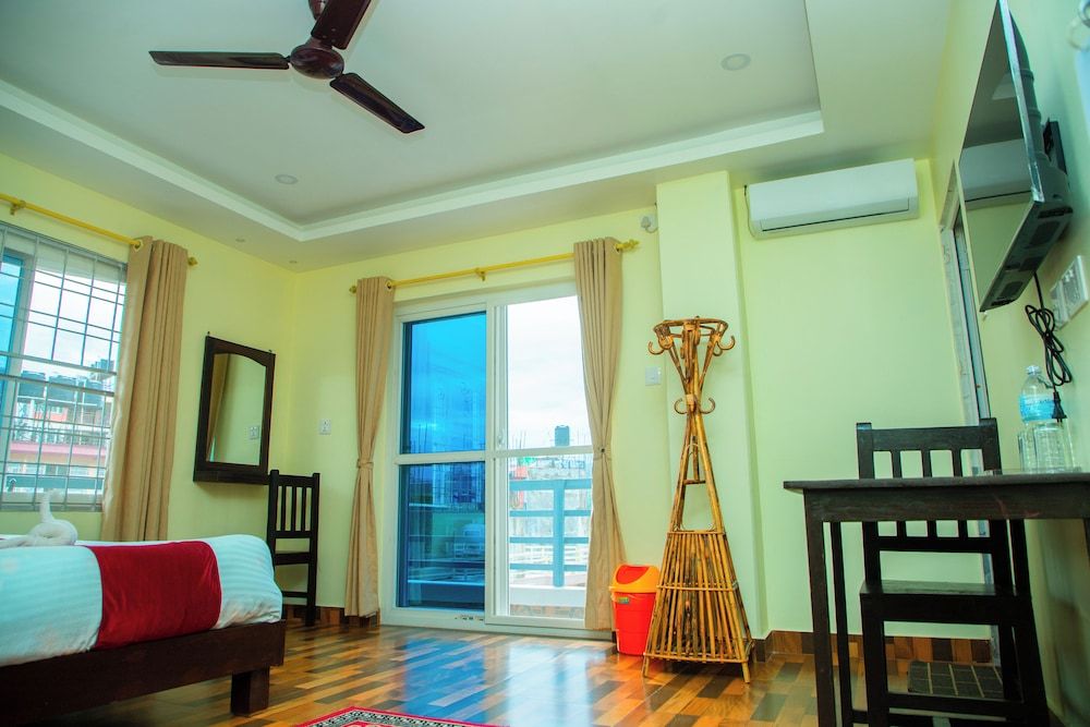 Hotel Pokhara Suites Deluxe Room 8