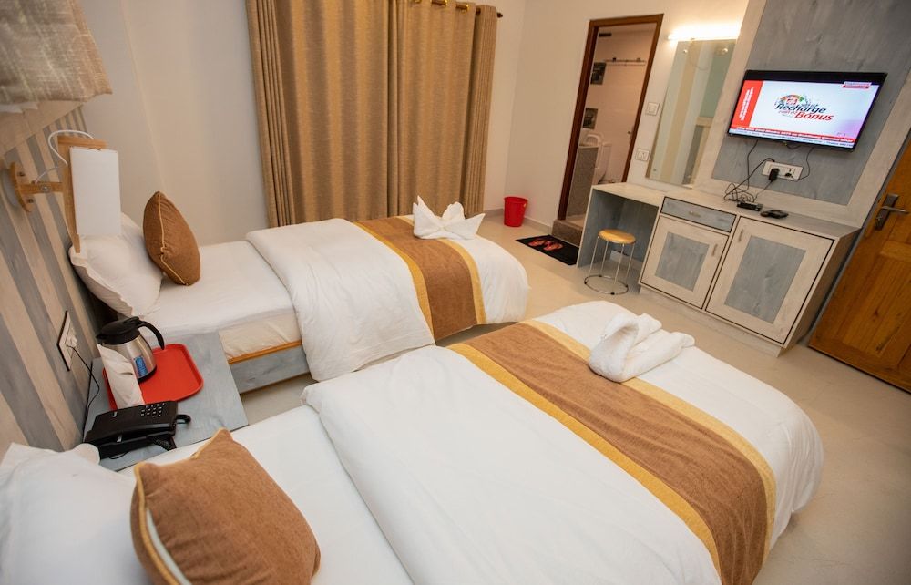 Hotel Visitors Inn, Pokhara Deluxe Double Room, 1 King Bed 4