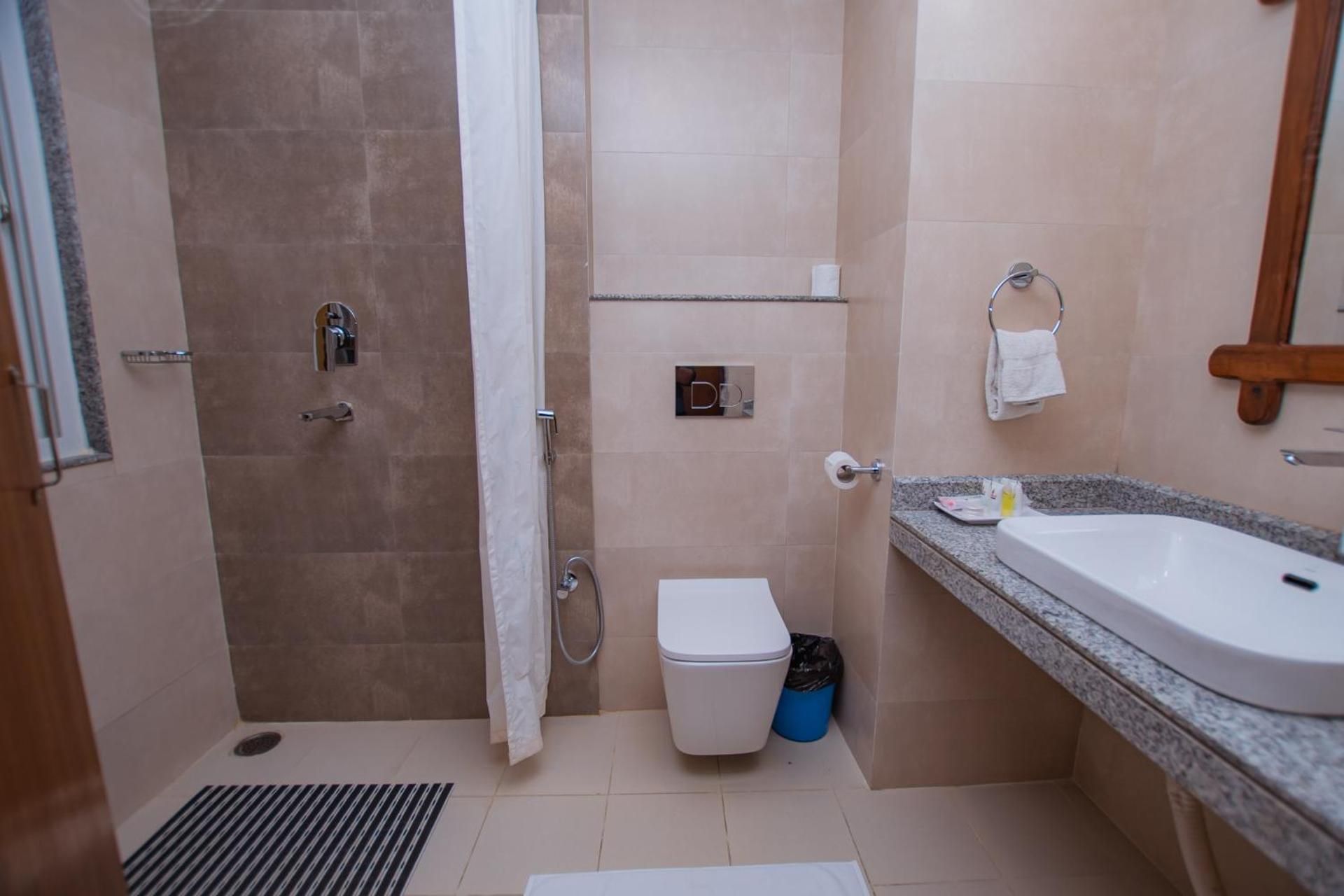 Apartment with Mountain View