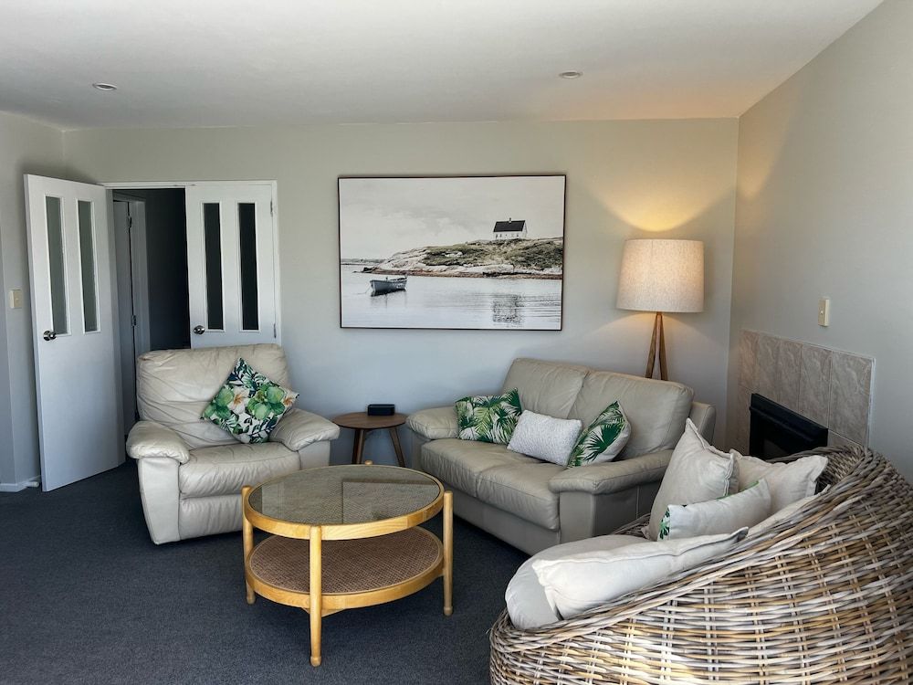 Waiake Beach Apartments