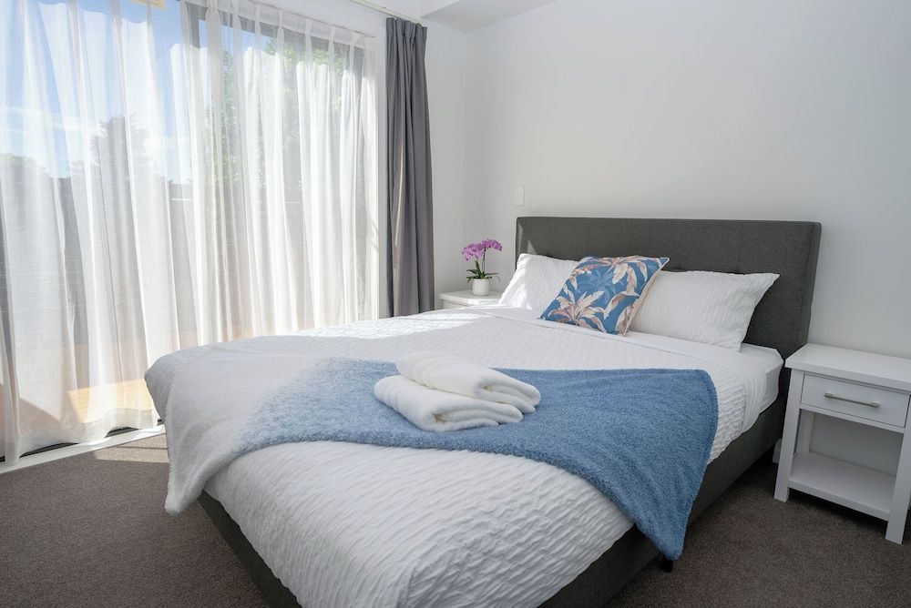 Yates Park Motel Deluxe Studio, Park View 2