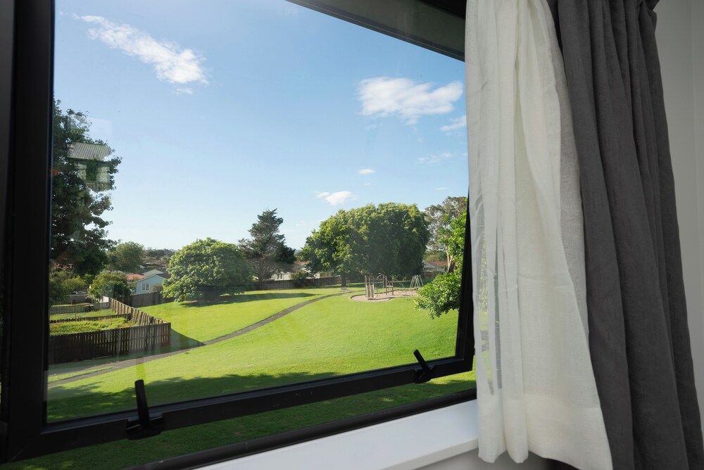 Yates Park Motel Standard Studio, Park View 3