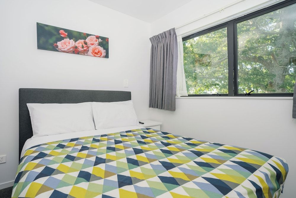 Yates Park Motel Standard Studio, Park View 2