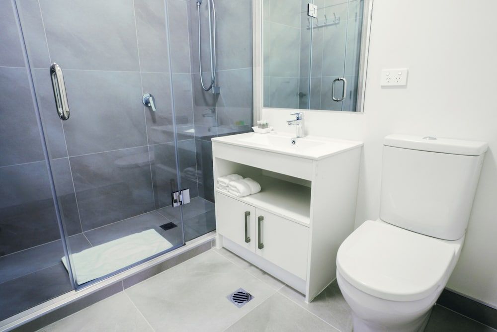 Yates Park Motel Deluxe Studio, Park View 7