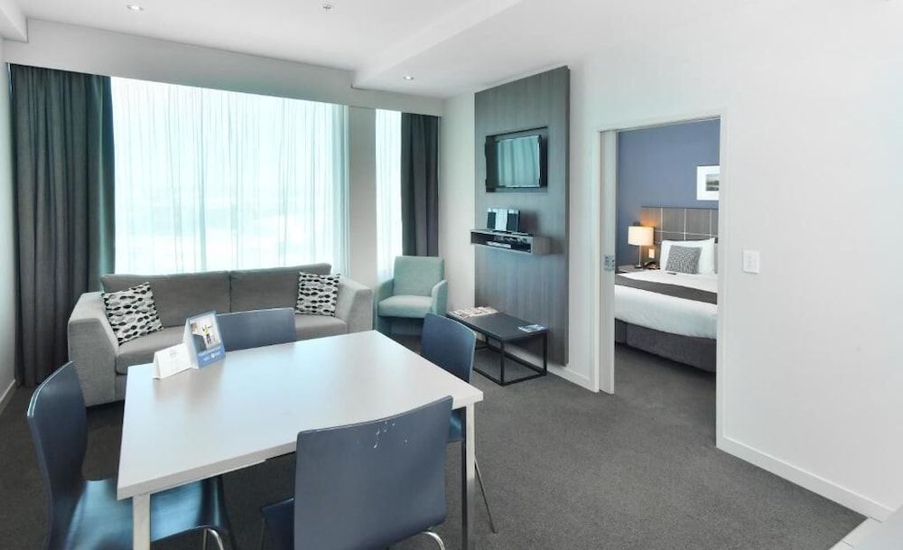 Quest Highbrook Executive Apartment 6