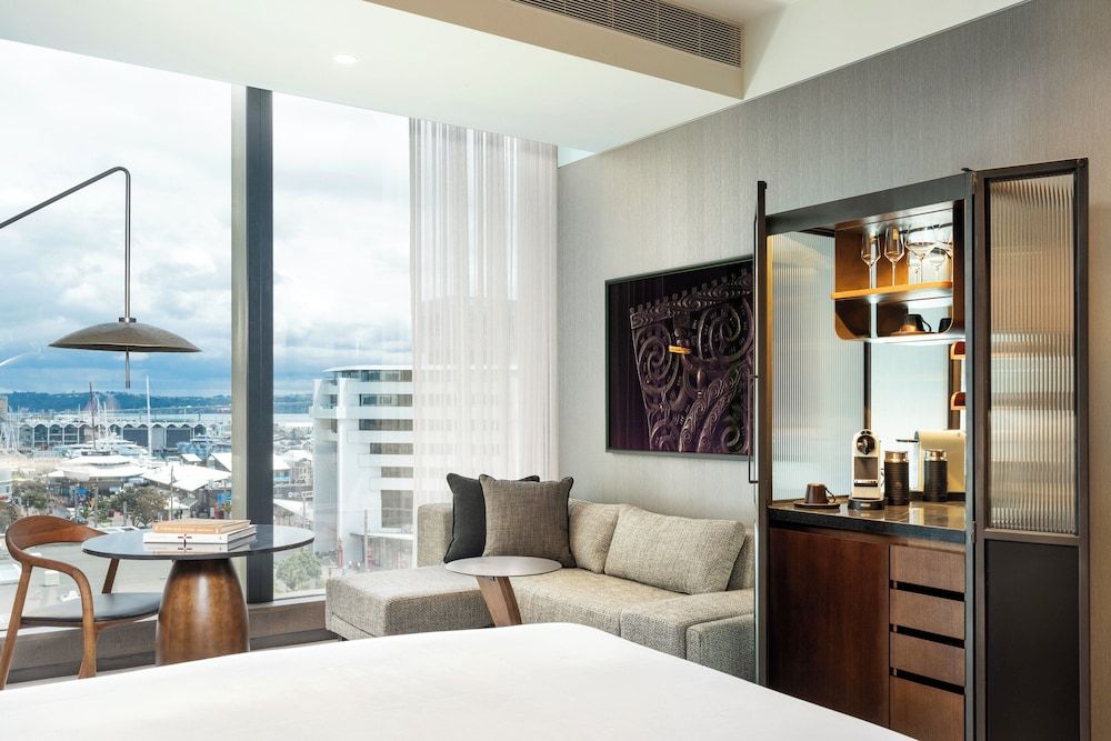 Classic Room, 1 King Bed, City View