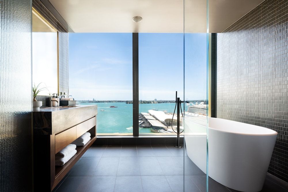 Junior Suite, 1 King Bed, Club Lounge Access, Harbor View