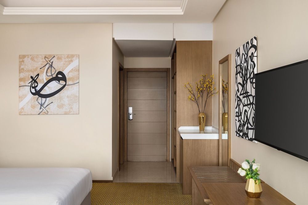 Mercure Muscat Deluxe Room, 2 Twin Beds, City View 5