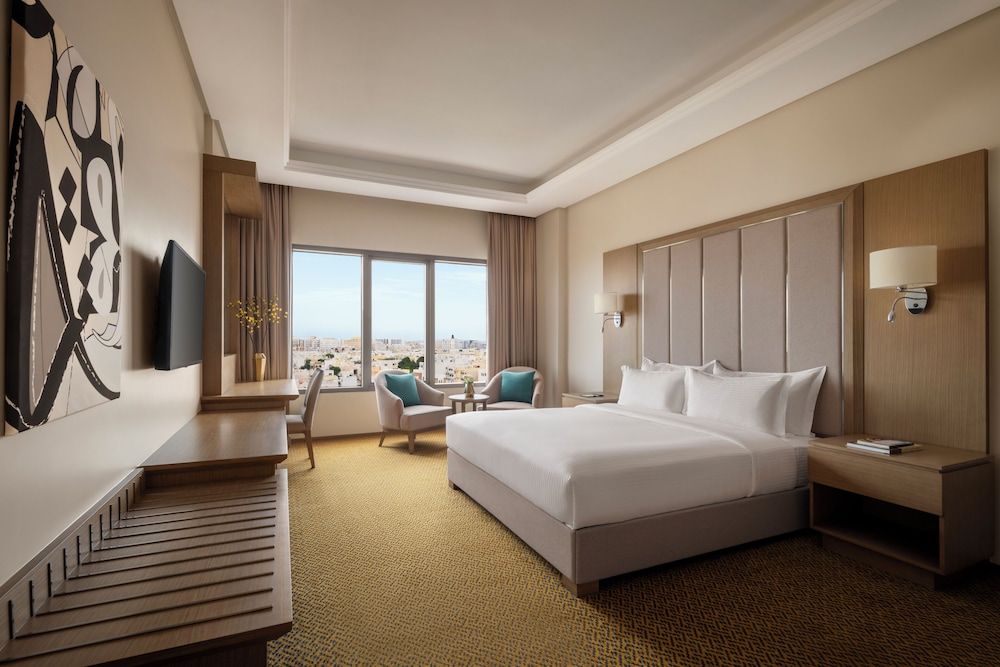 Mercure Muscat Deluxe Room, 1 King Bed (Sea and City View) 3