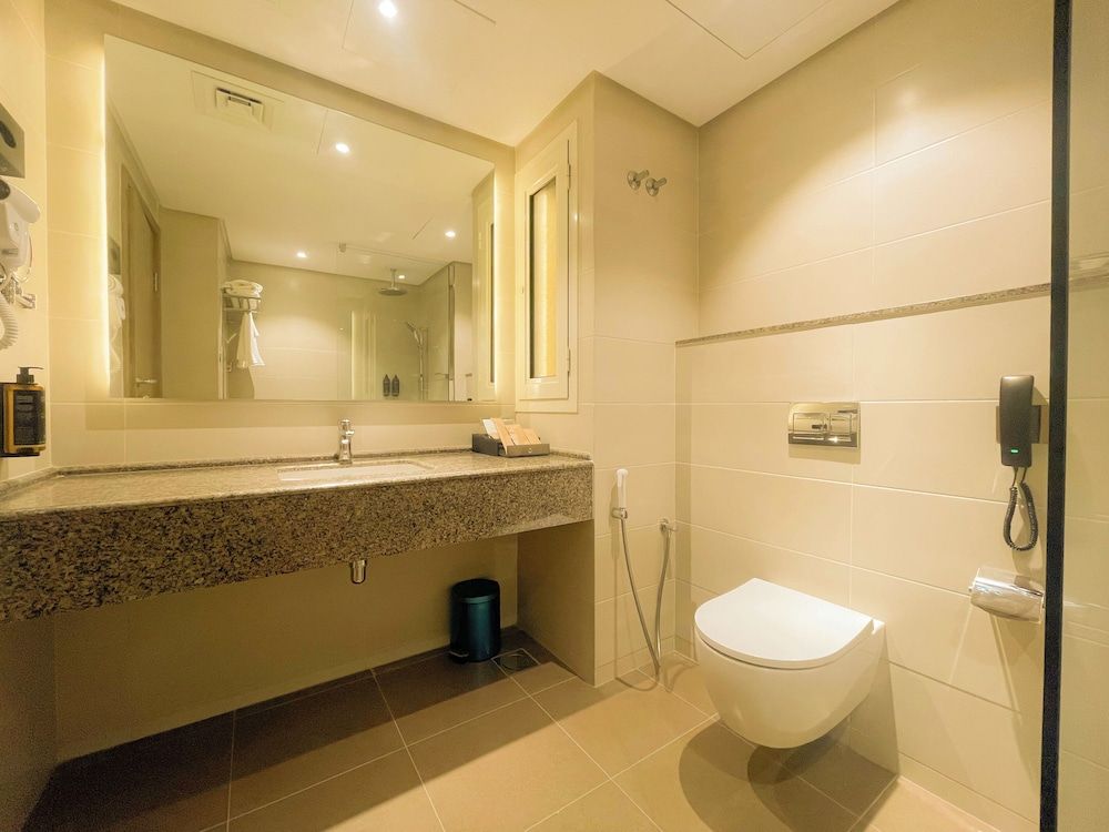 Mercure Muscat Deluxe Room, 2 Twin Beds, City View 6