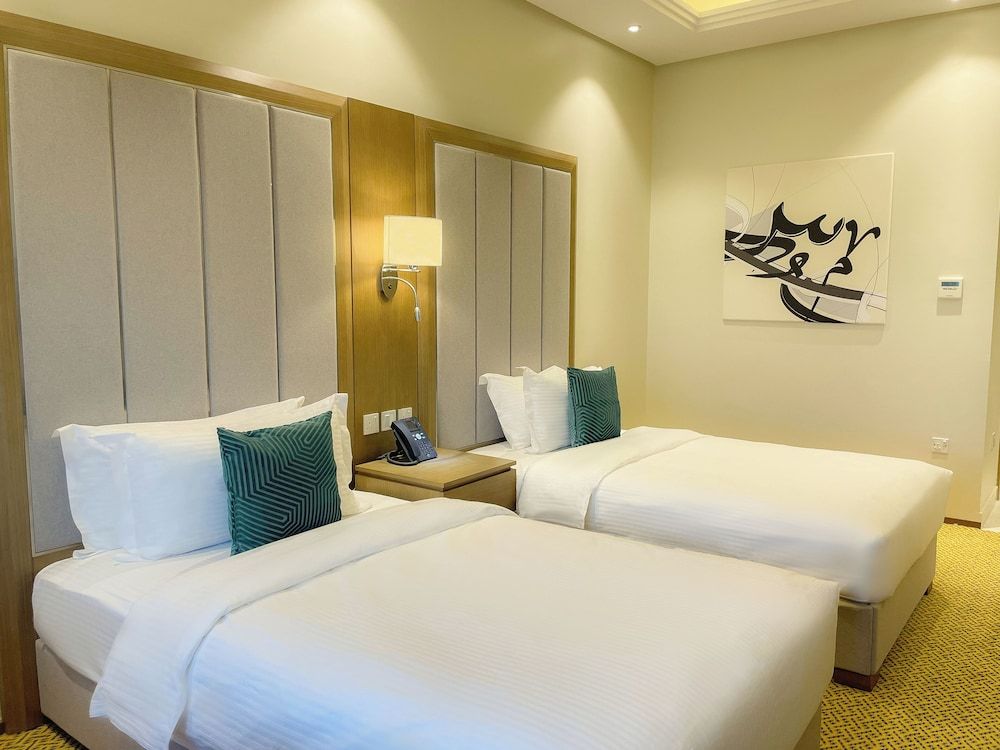 Mercure Muscat Deluxe Room, 2 Twin Beds, City View 2