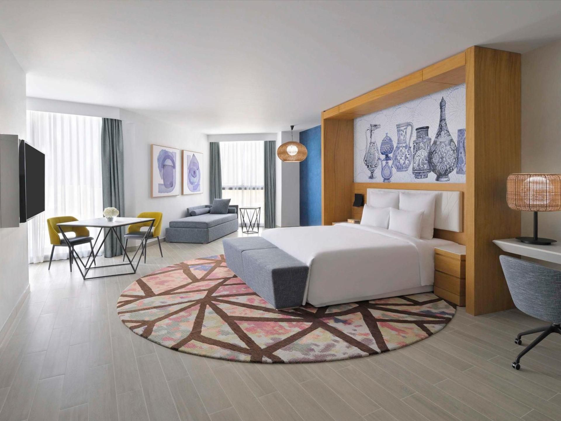 Executive King Suite with Sofa Bed and Walk-In Closet - Lounge Access