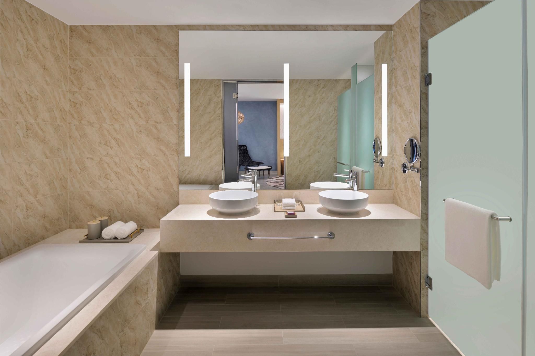 Superior Accessible Room with 1 King Bed, City View