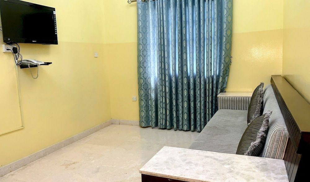 Super OYO 152 Manam 1 Hotel Apartment Deluxe Studio 4