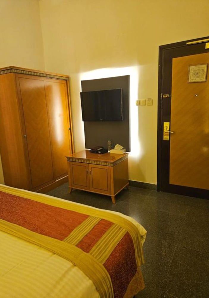 Safeer International Hotel Junior Studio Suite, 1 Bedroom, Kitchen, City View 8