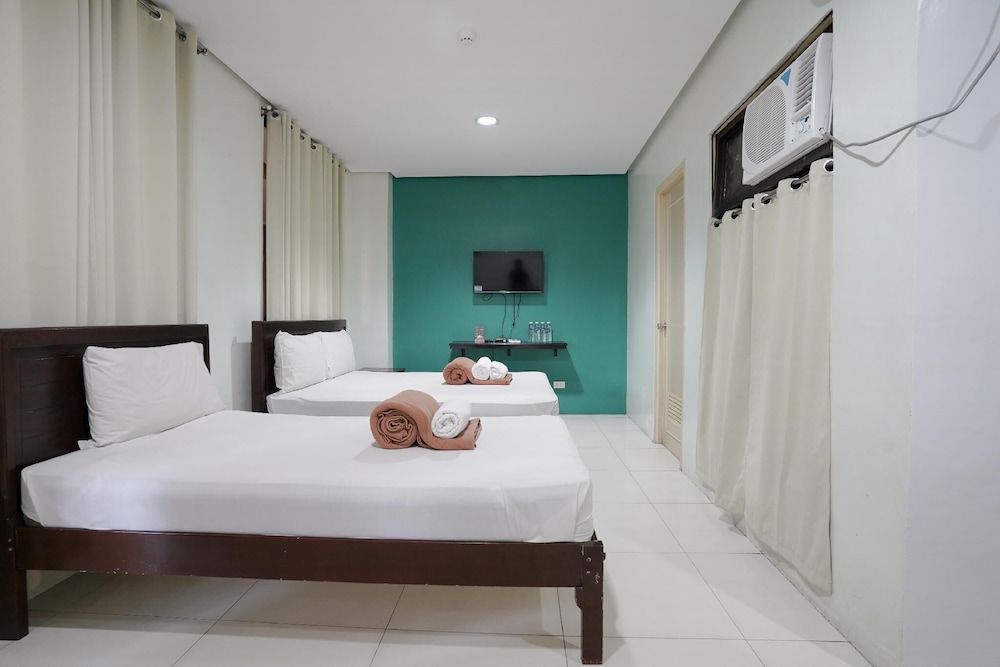 Family Room, Multiple Beds, City View
