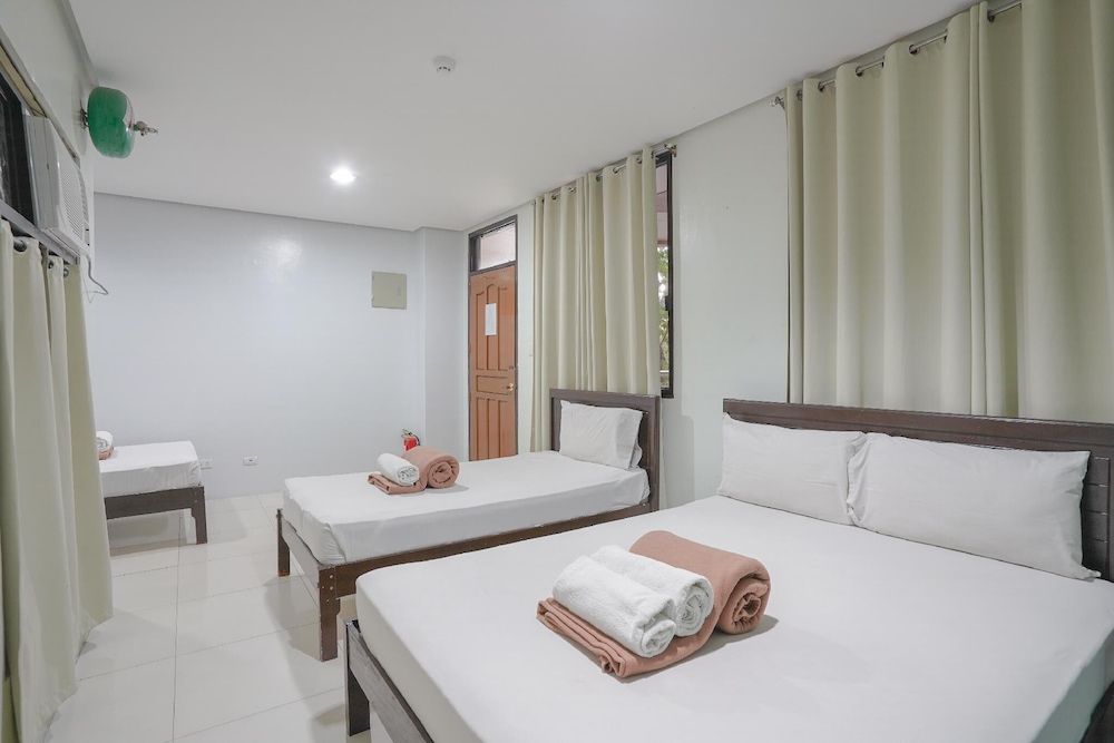 Family Room, Multiple Beds, City View