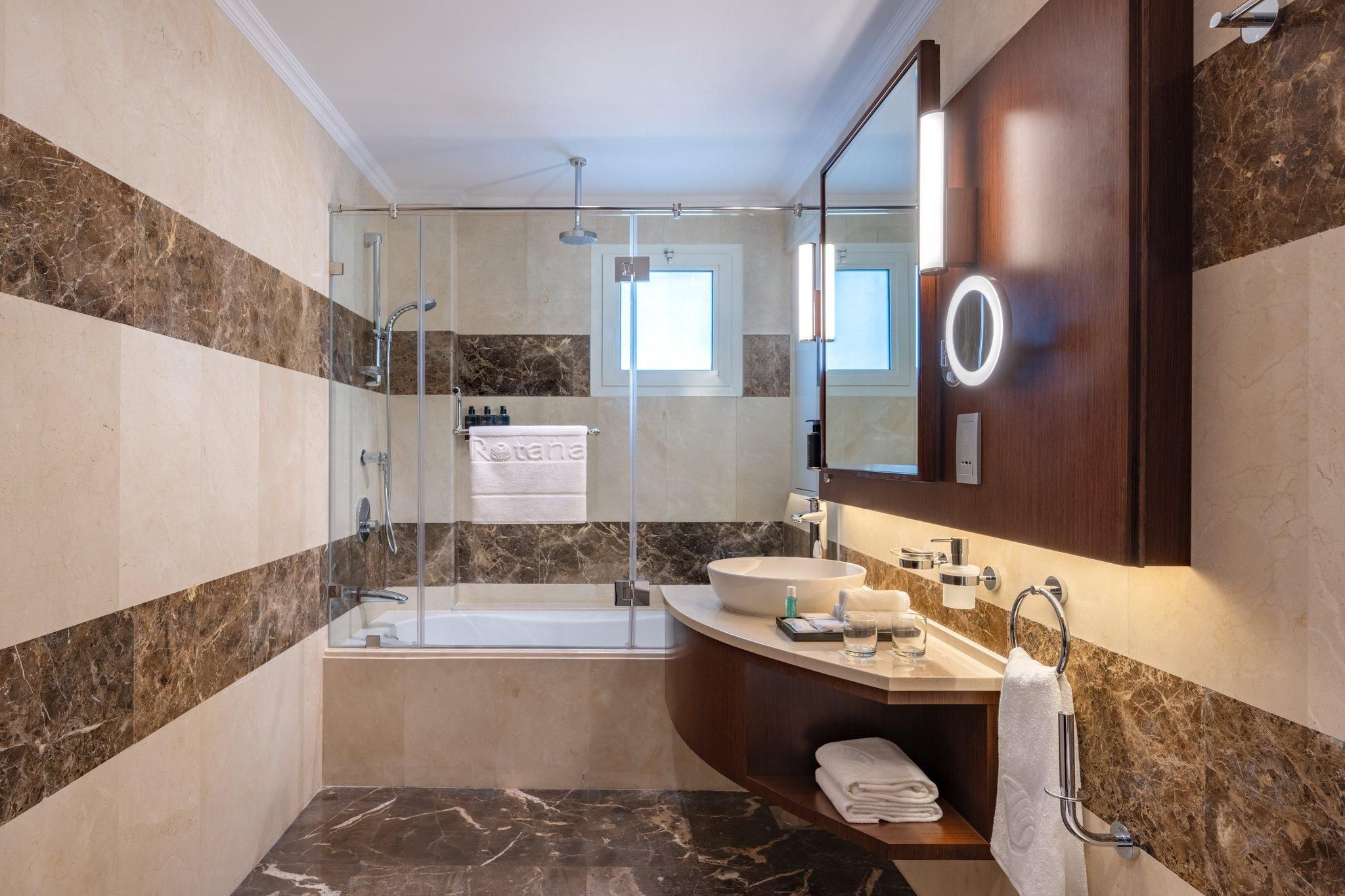 Family Connecting Room - King and Twin Beds