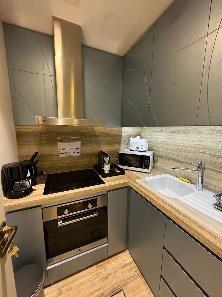 4Leisure Suites DAMAC Esclusiva Towers Luxury Studio 4