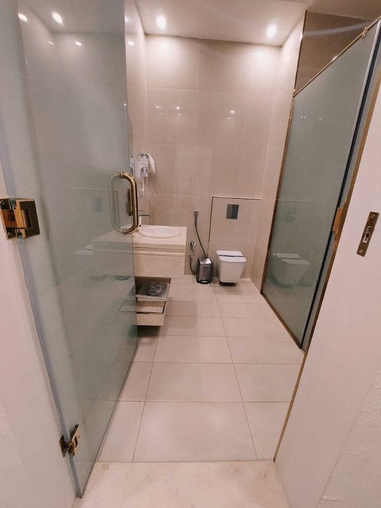 Smayah Hotel Basic Room 4