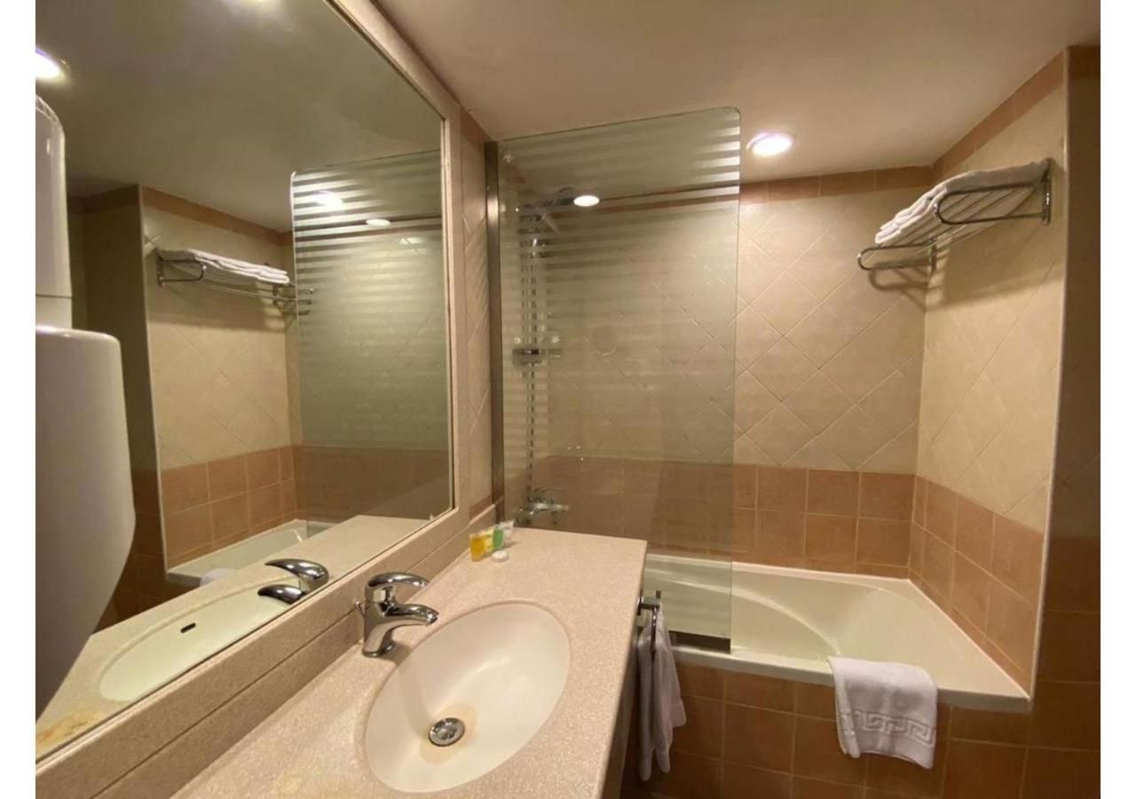 Deluxe Room - 1 King Bed 24SQM Free WiFi