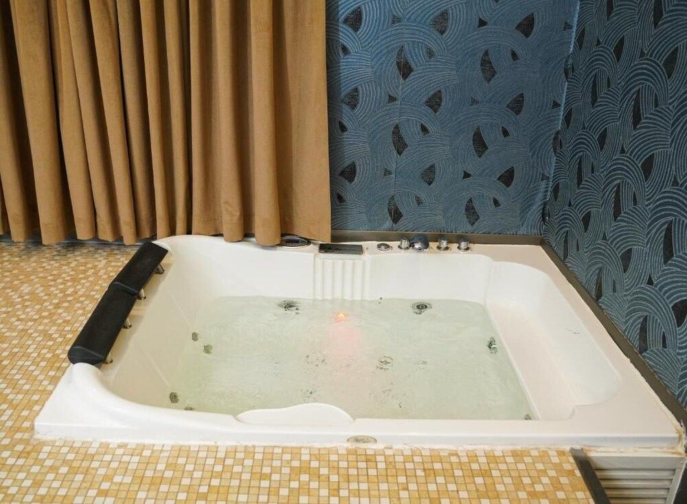 Palette Luxury Credi Hotel Suite 9