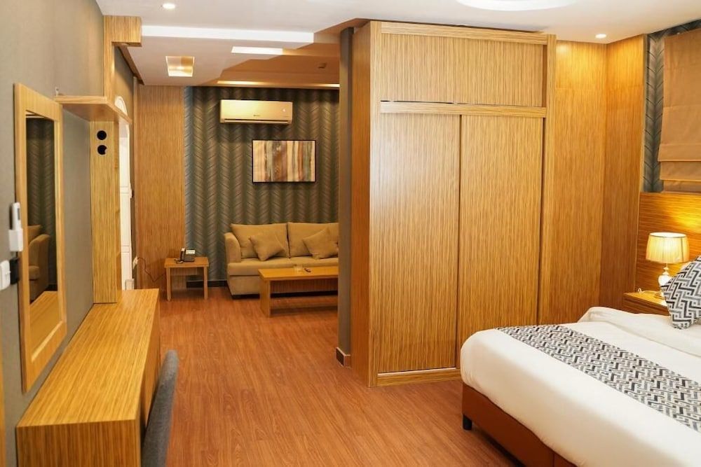 Palette Luxury Credi Hotel Suite 11