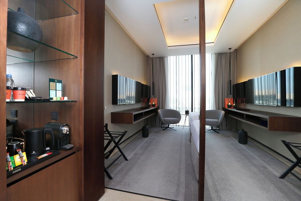 ALMA Hotel Riyadh Deluxe Double Room, Private Bathroom, City View 13