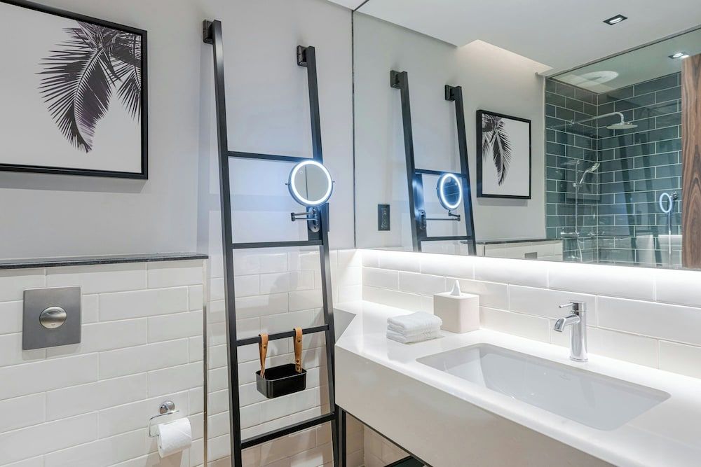 Four Points BY Sheraton King Abdulaziz Deluxe Room, 2 Twin Beds, Non Smoking 3