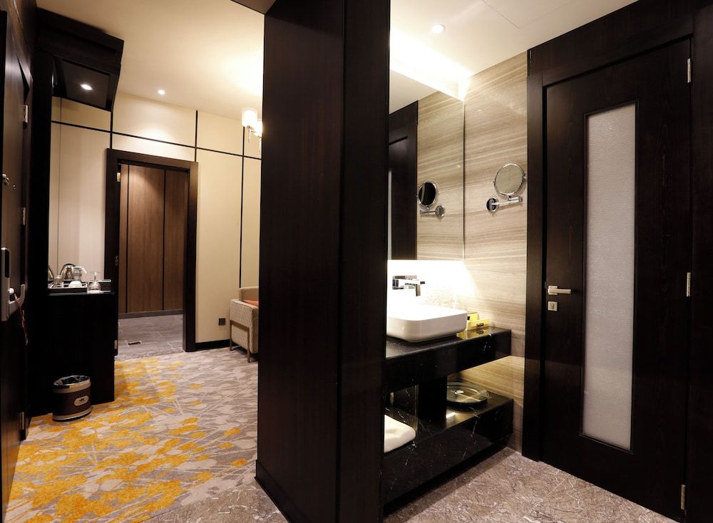 Freesia Hotel Suite 3