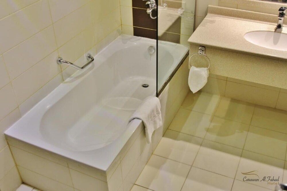 Carawan Al Fahad Hotel Deluxe Double Room 8