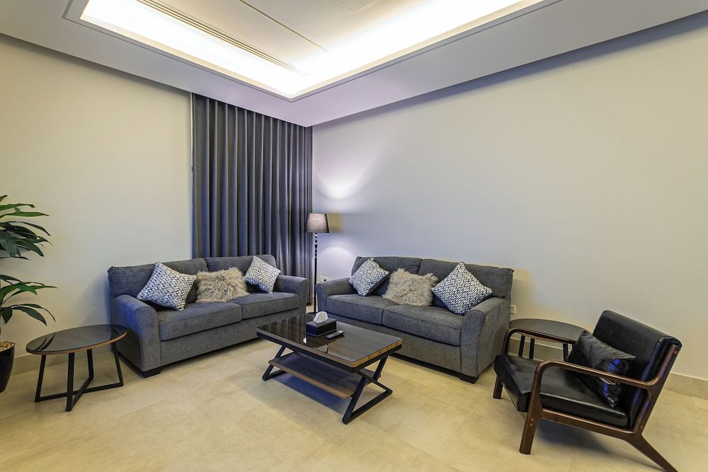 Land Walk Hotel Apartment 11