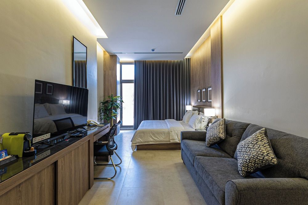 Land Walk Hotel Twin Room 13