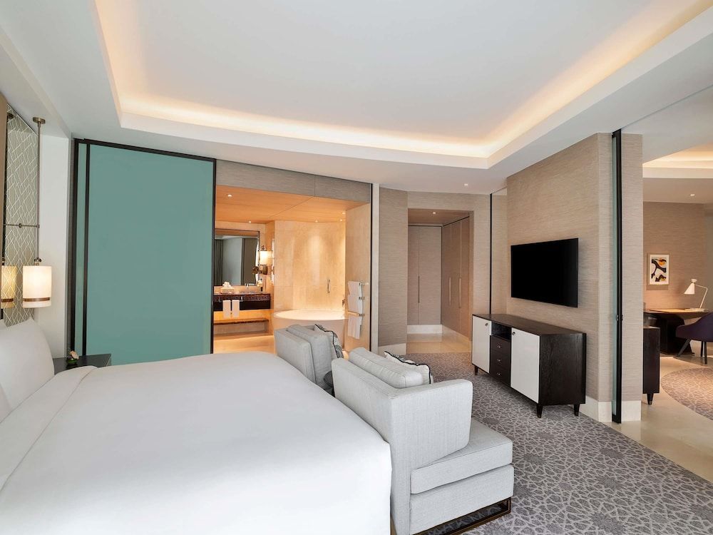 Opera Suite, Access Sofitel Club Lounge, 1 King Bed