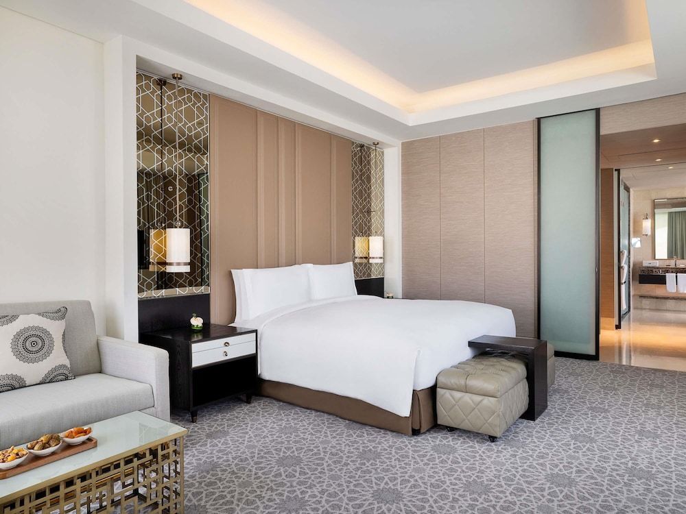 Junior Suite, 1 King Bed, City View