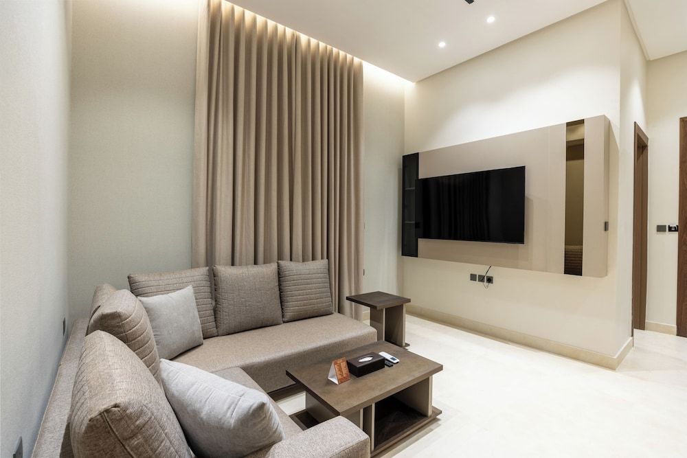 Liora Hotel Junior Suite, 1 King Bed 14