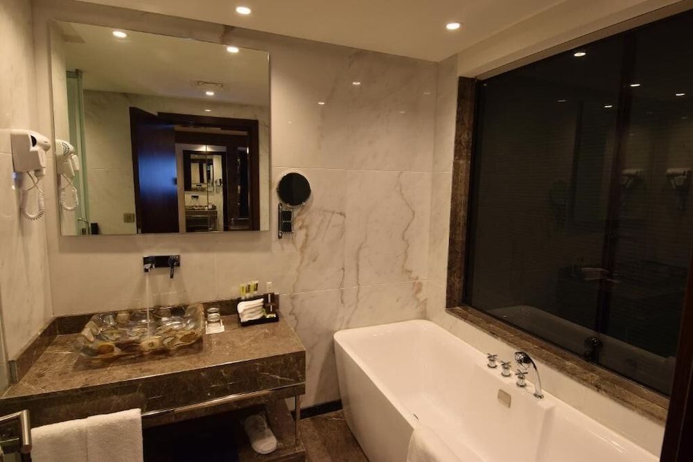 Business Suite, 1 King Bed