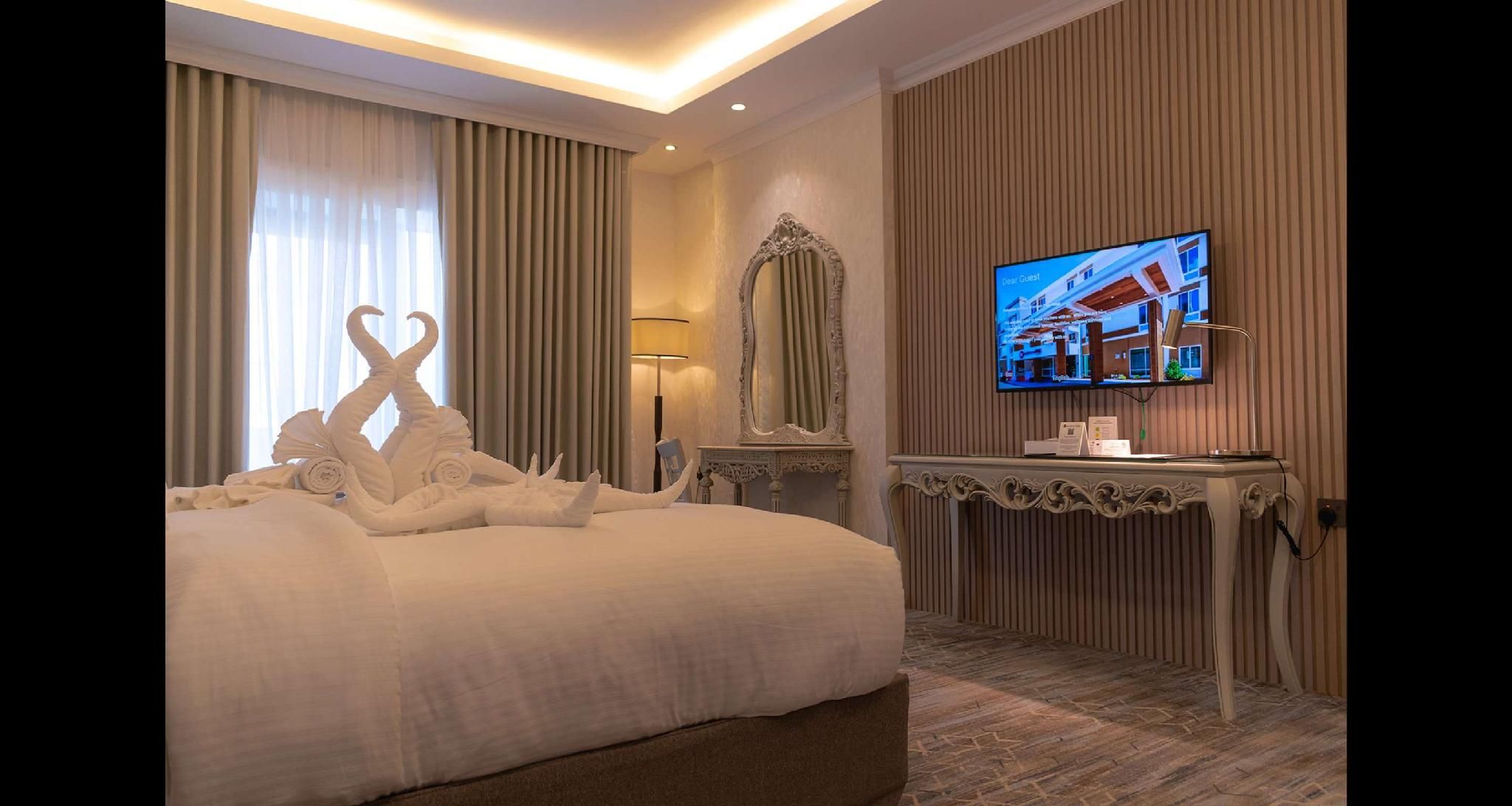 King Bed, Nonsmoking, Executive Room, Patio, Terrace