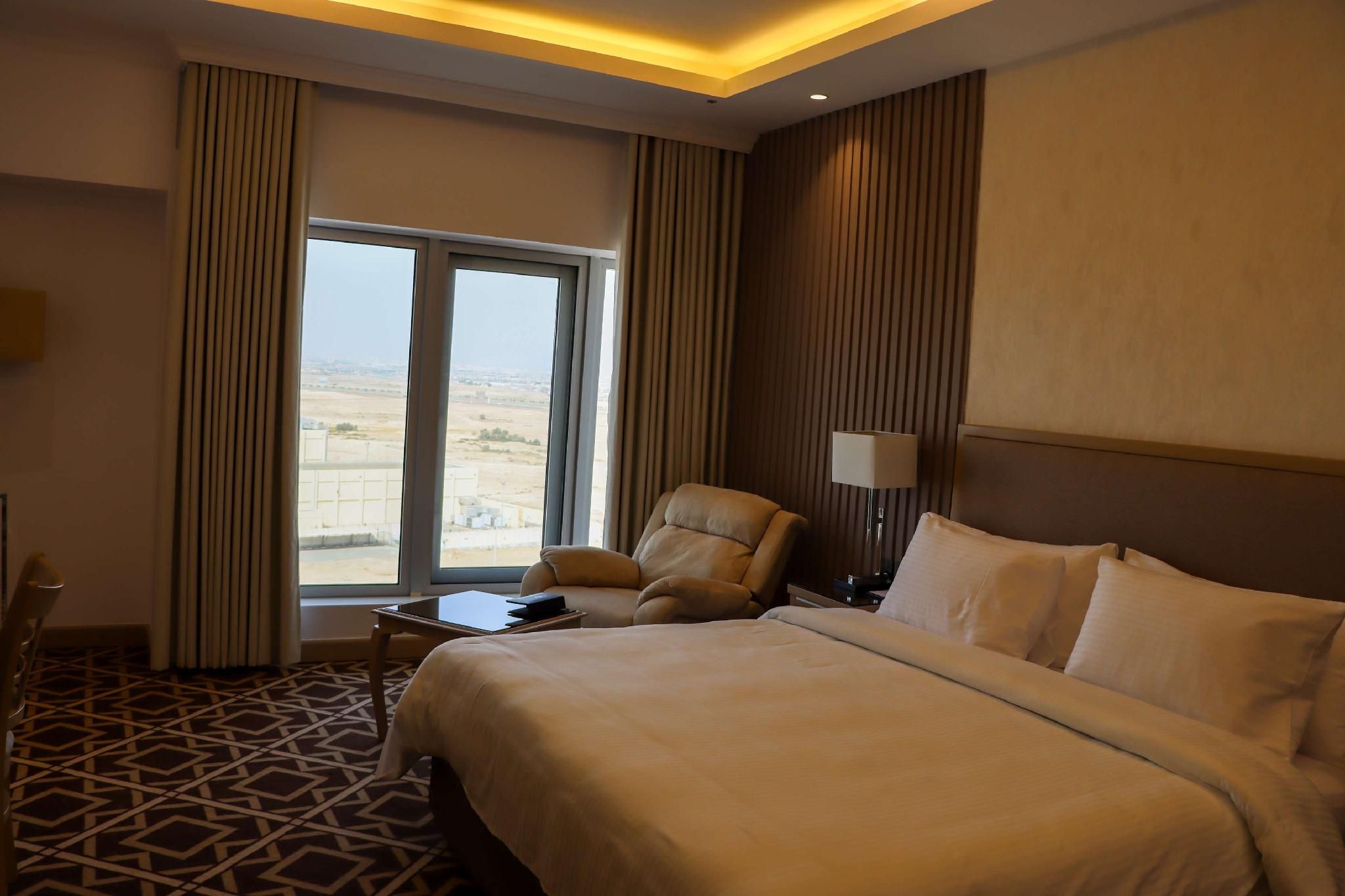 King Bed, Nonsmoking, Junior Suite, Sitting Area