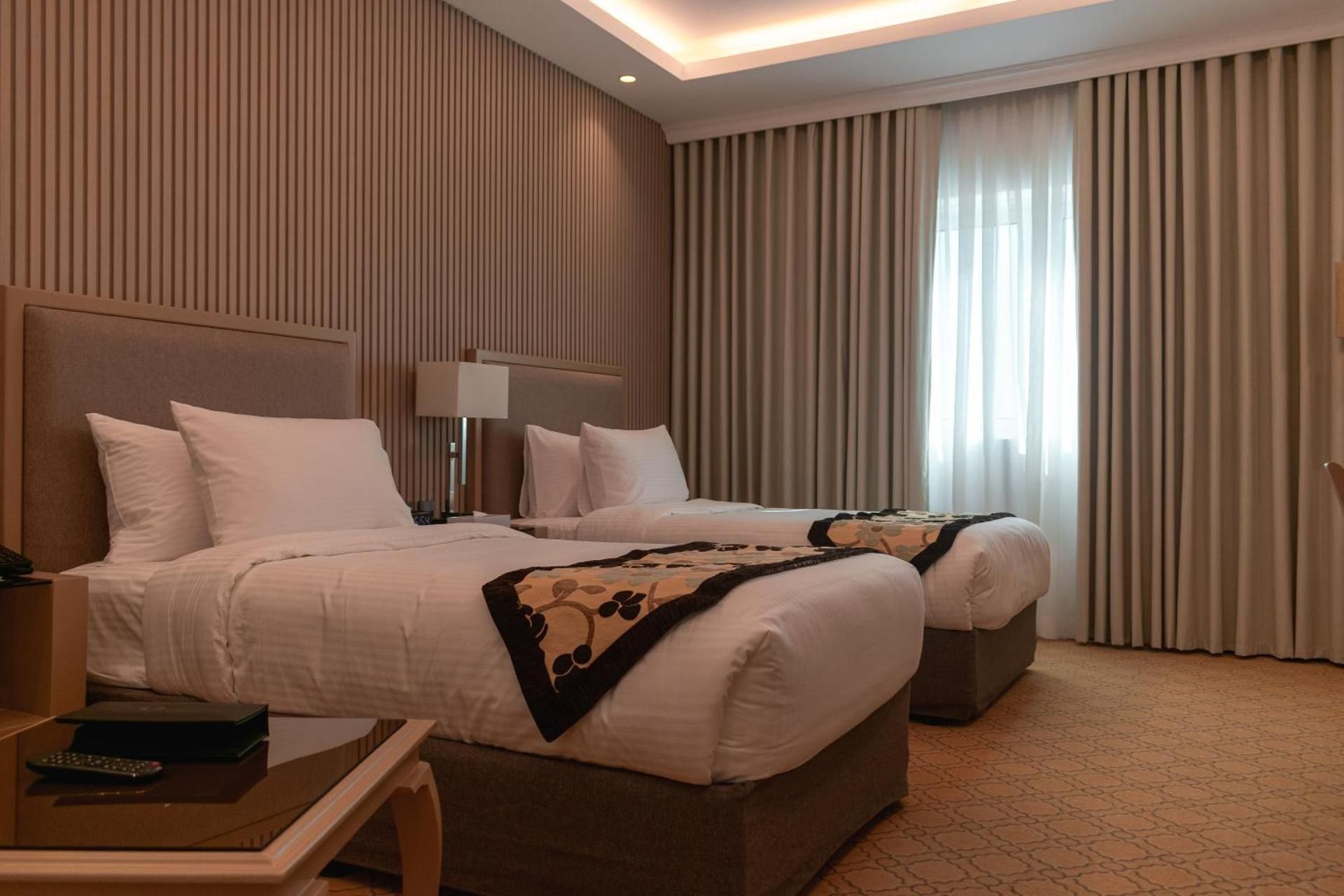 Twin Beds, Nonsmoking, Deluxe